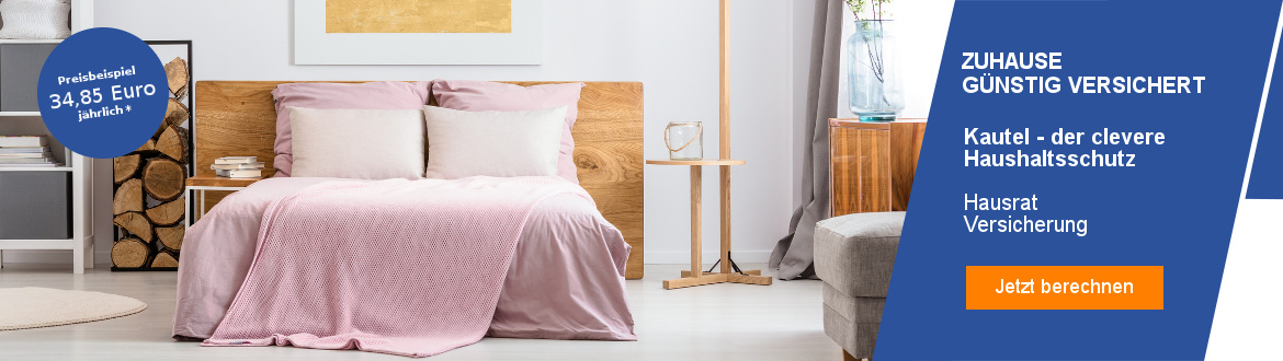 Hausrat in einem Schlafzimmer mit rosa Bettdecke